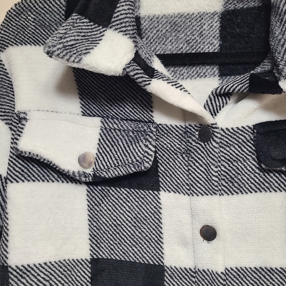 Cropped Fuzzy Shacket - Picture 2 of 4